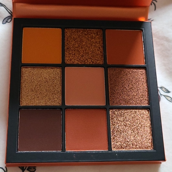 *SOLD* Huda Beauty Topaz Obsessions Palette - Picture 6 of 6